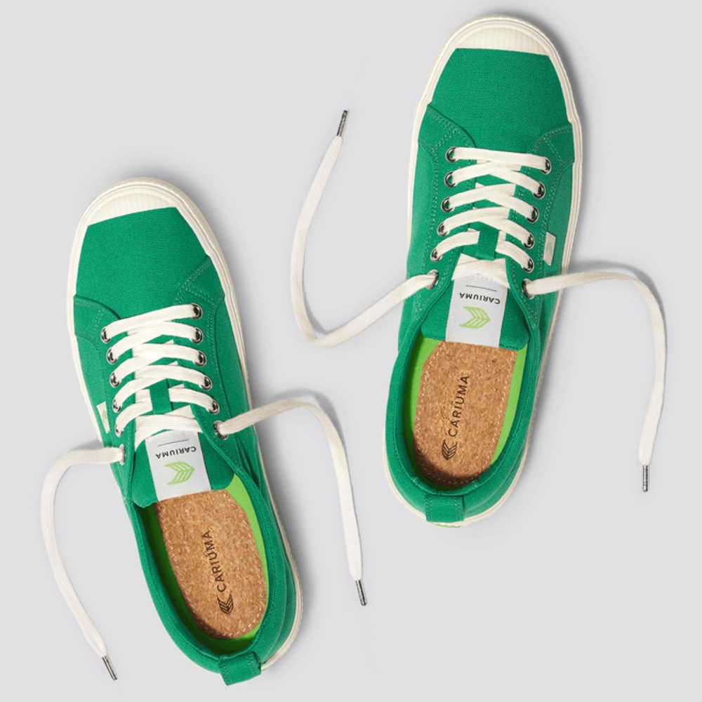 Cariuma OCA Low Canvas Sneakers (Pantone Green)—Size 8